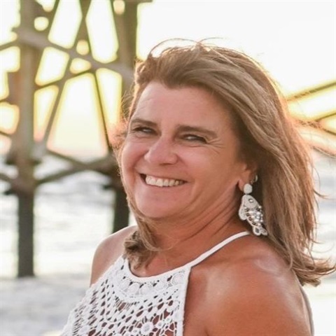 Mary beth headshot